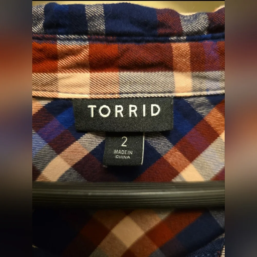 Torrid Shirt Size 2 Button Down Long sleeves - Picture 6 of 10